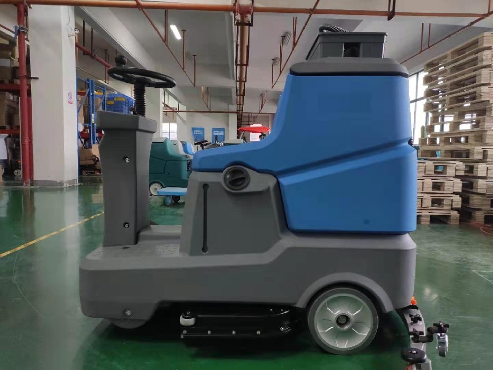 LS-760中型驾驶式洗地车